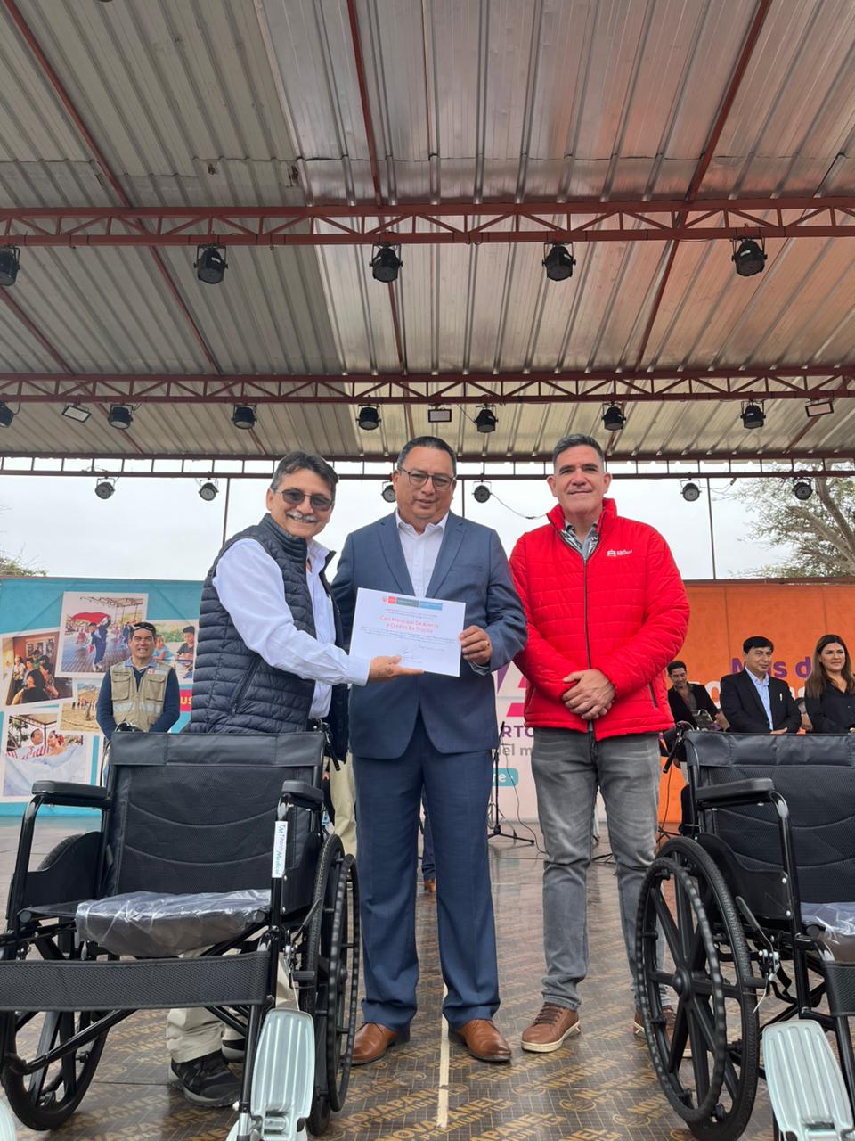 imagen Caja Trujillo dona sillas de ruedas a sitios arqueológicos de la región